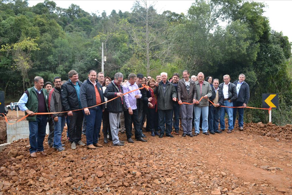 Andres entrega mais uma obra no interior 